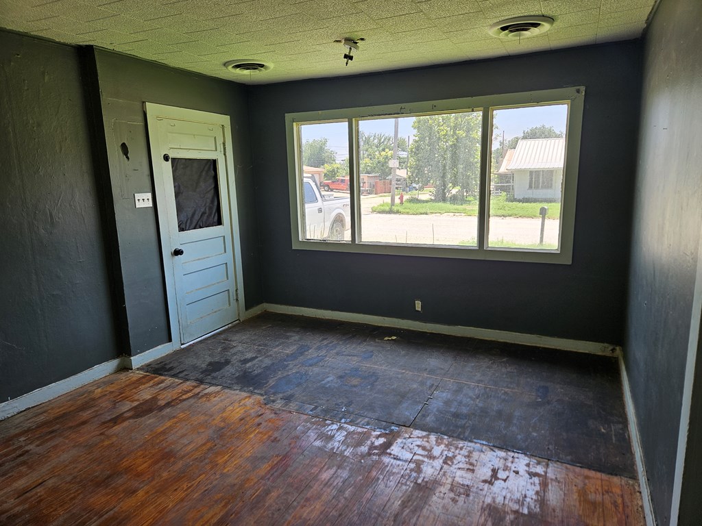 1011 Crockett St Property Photo 3