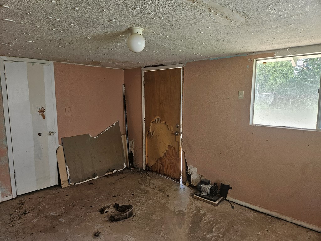 1011 Crockett St Property Photo 11