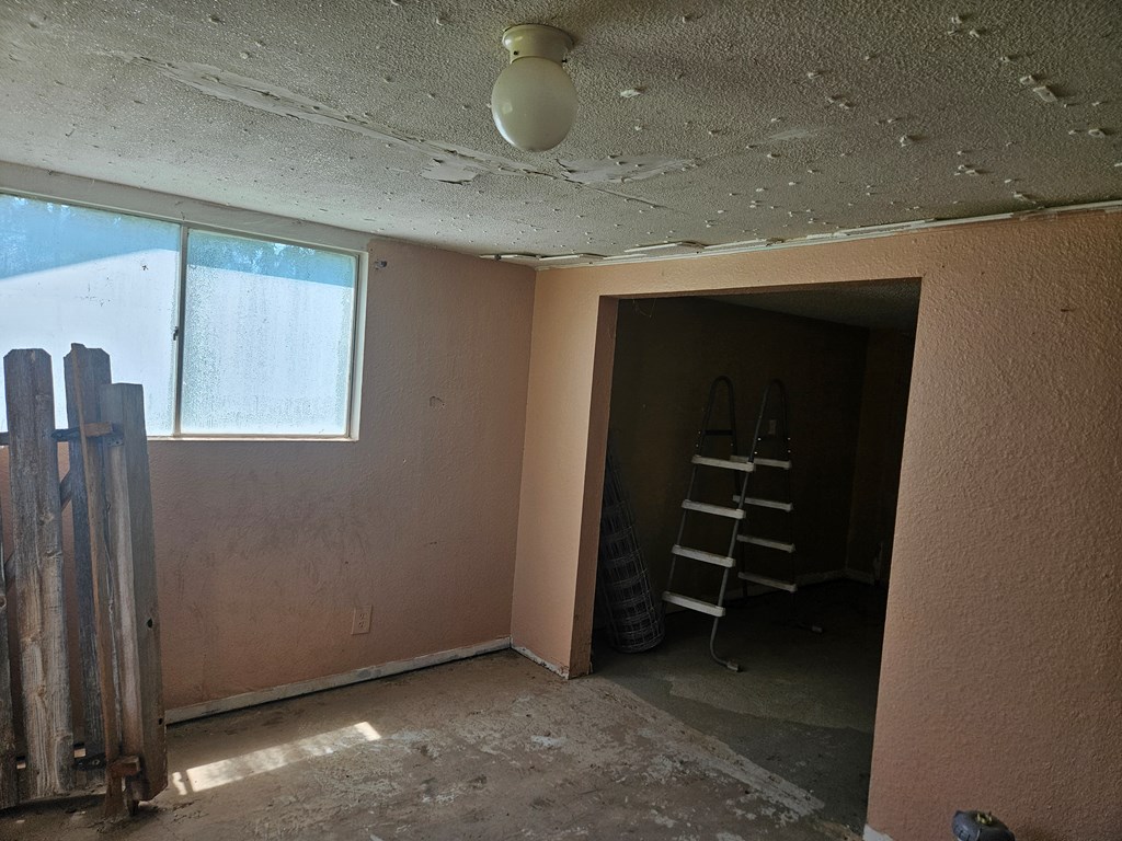 1011 Crockett St Property Photo 12