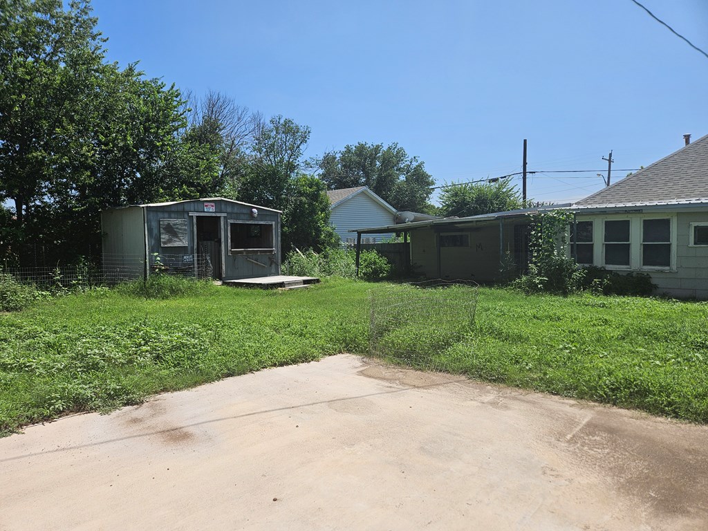 1011 Crockett St Property Photo 13