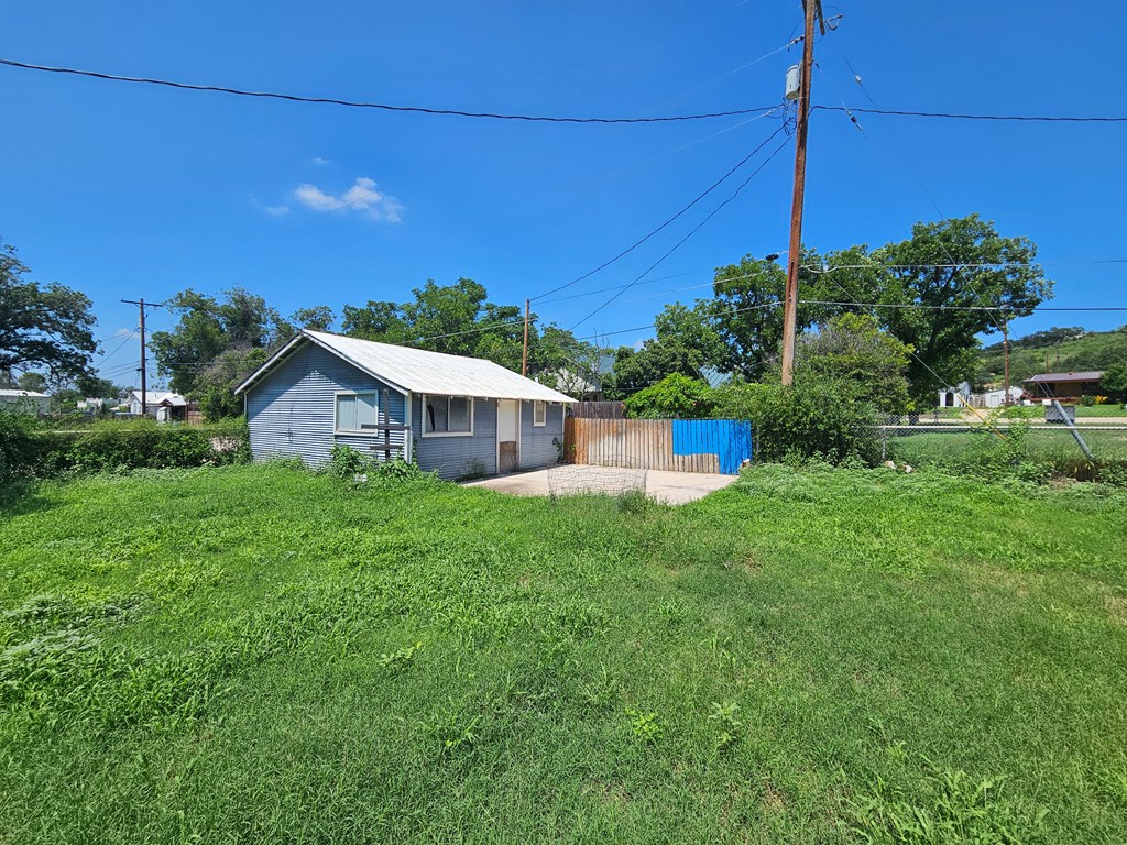 1011 Crockett St Property Photo 15