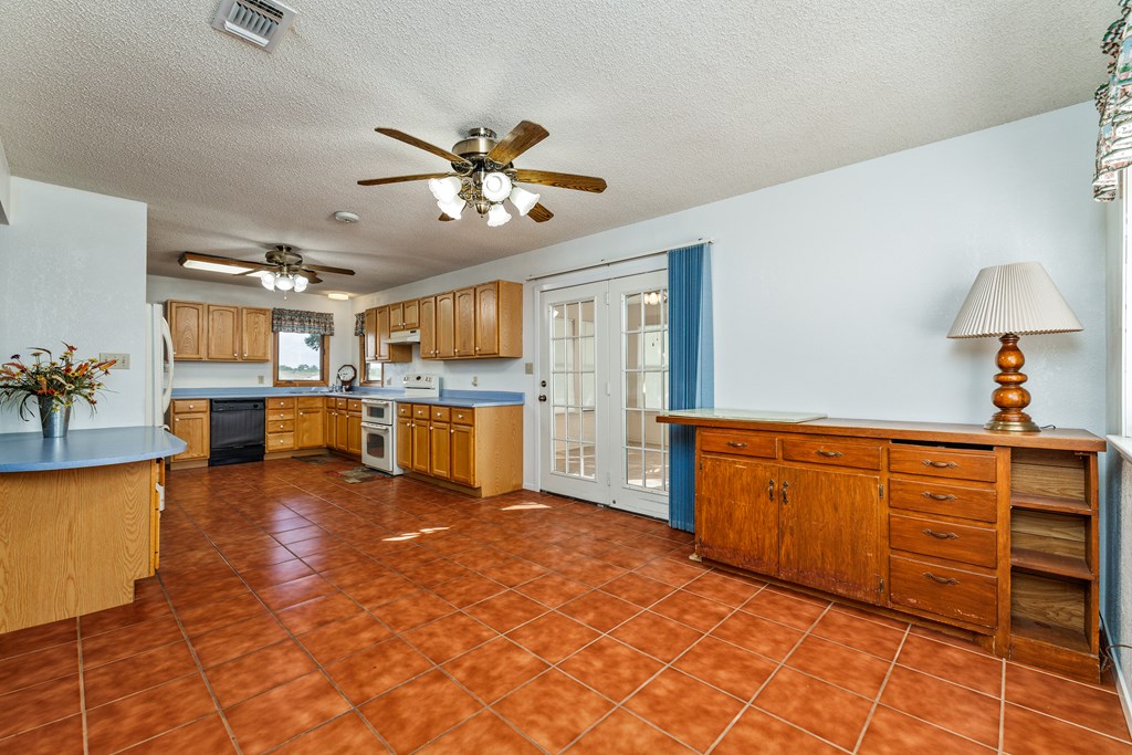 8881 Rust Rd Property Photo 11