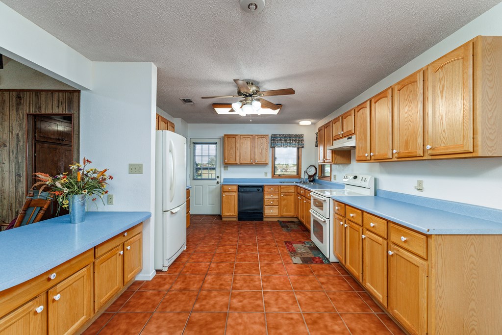 8881 Rust Rd Property Photo 12