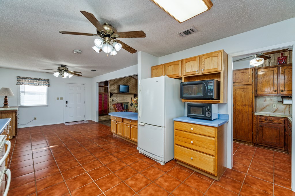8881 Rust Rd Property Photo 14
