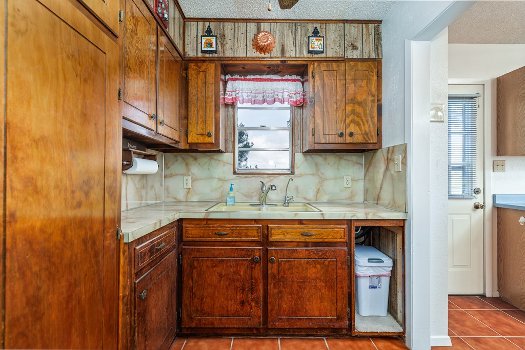8881 Rust Rd Property Photo 15