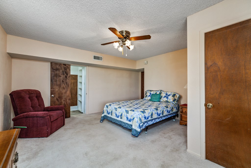8881 Rust Rd Property Photo 18