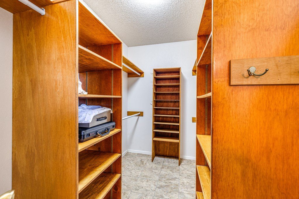 8881 Rust Rd Property Photo 19