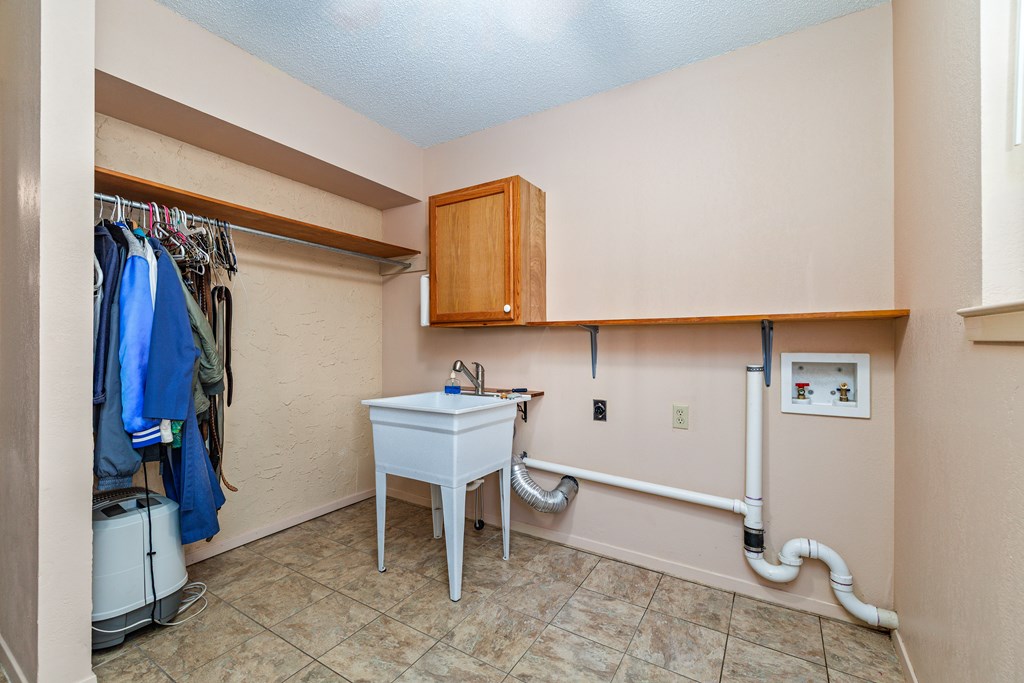 8881 Rust Rd Property Photo 29