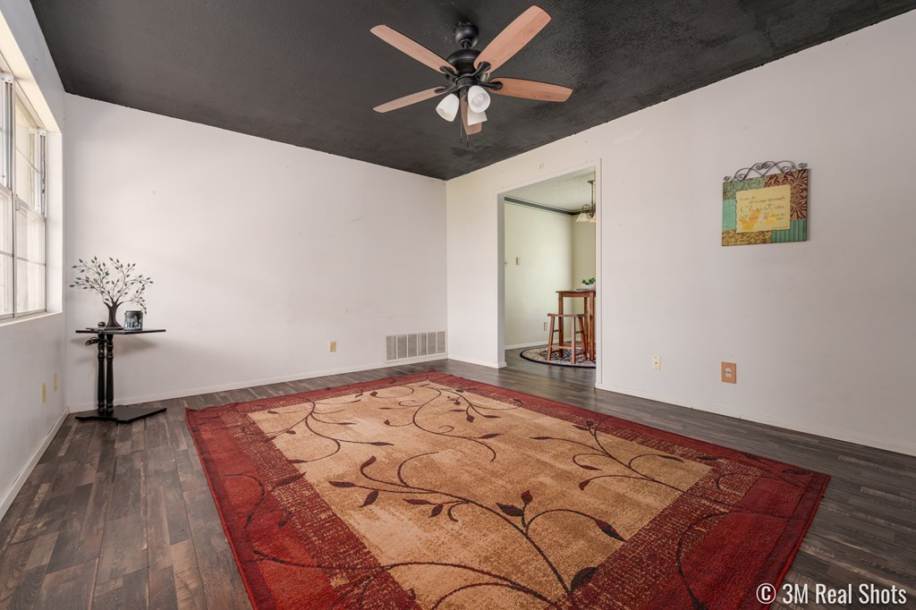 130 E Riverside Ave Property Photo 5