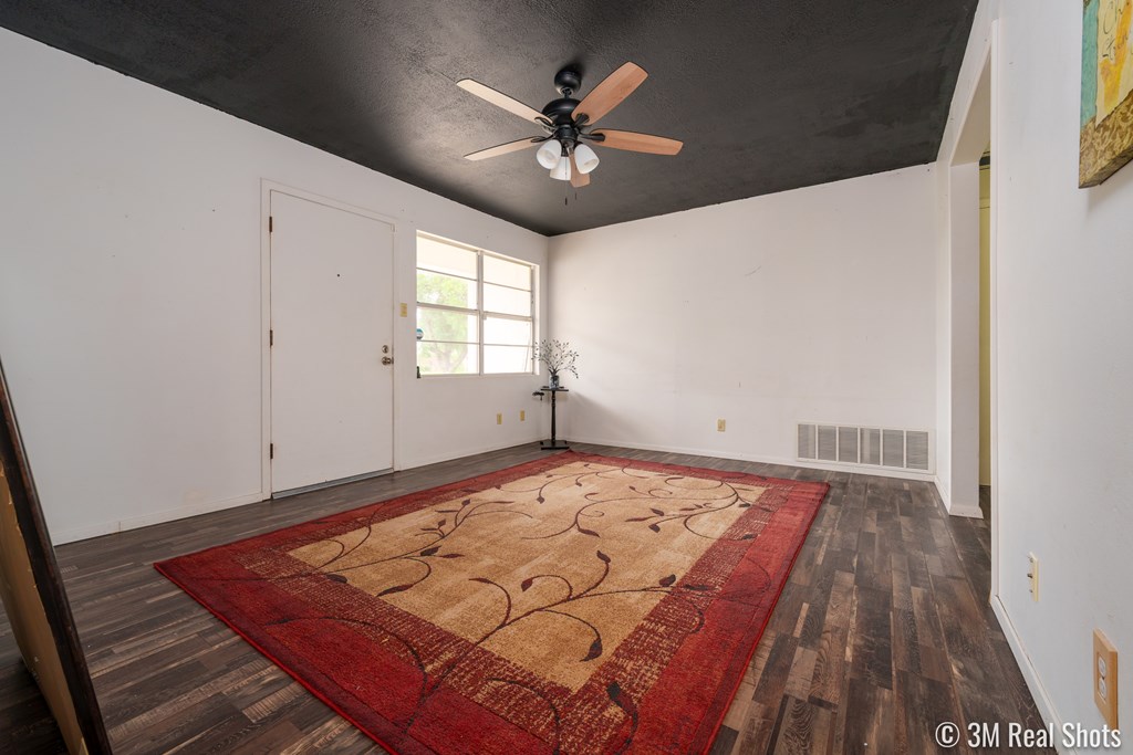 130 E Riverside Ave Property Photo 6