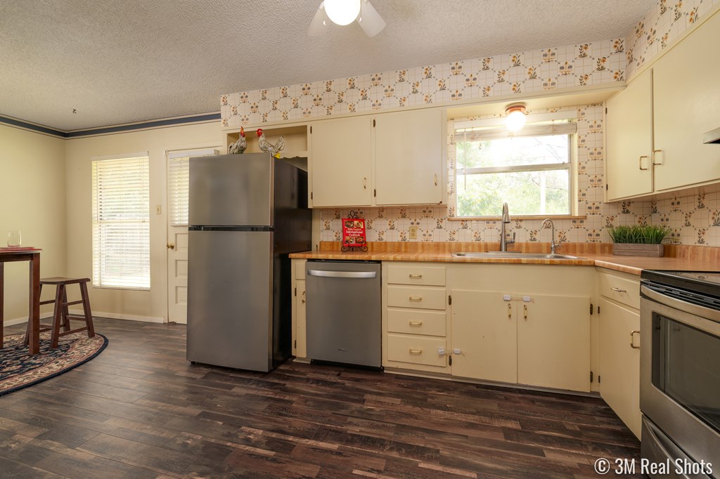 130 E Riverside Ave Property Photo 10