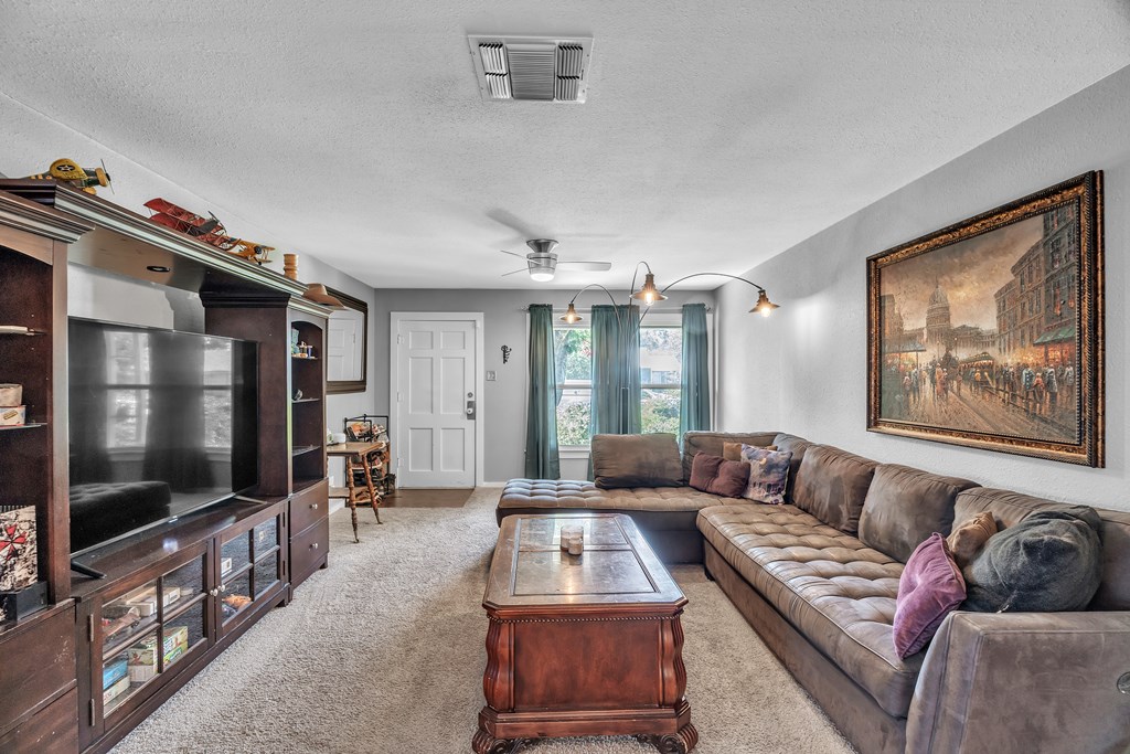 2309 W Ave L Property Photo 6
