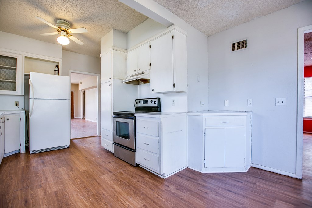 215 N Bishop St Property Photo 12