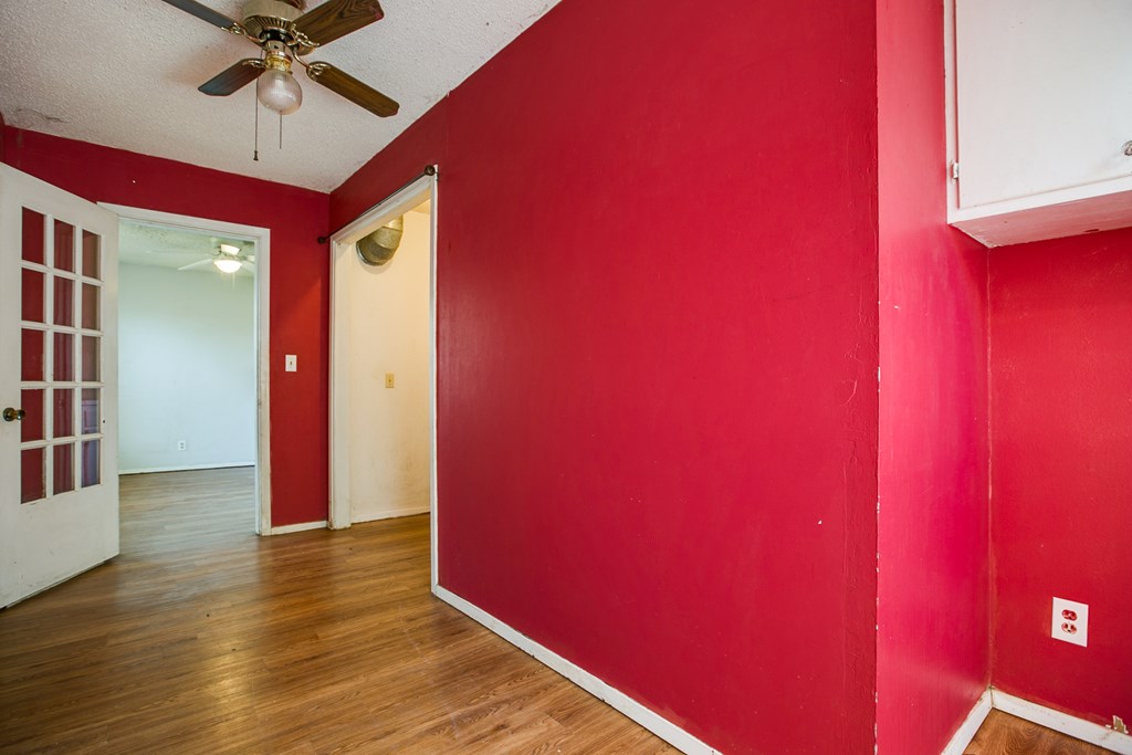 215 N Bishop St Property Photo 17