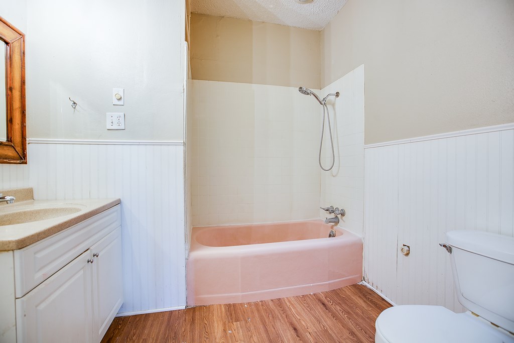 215 N Bishop St Property Photo 21