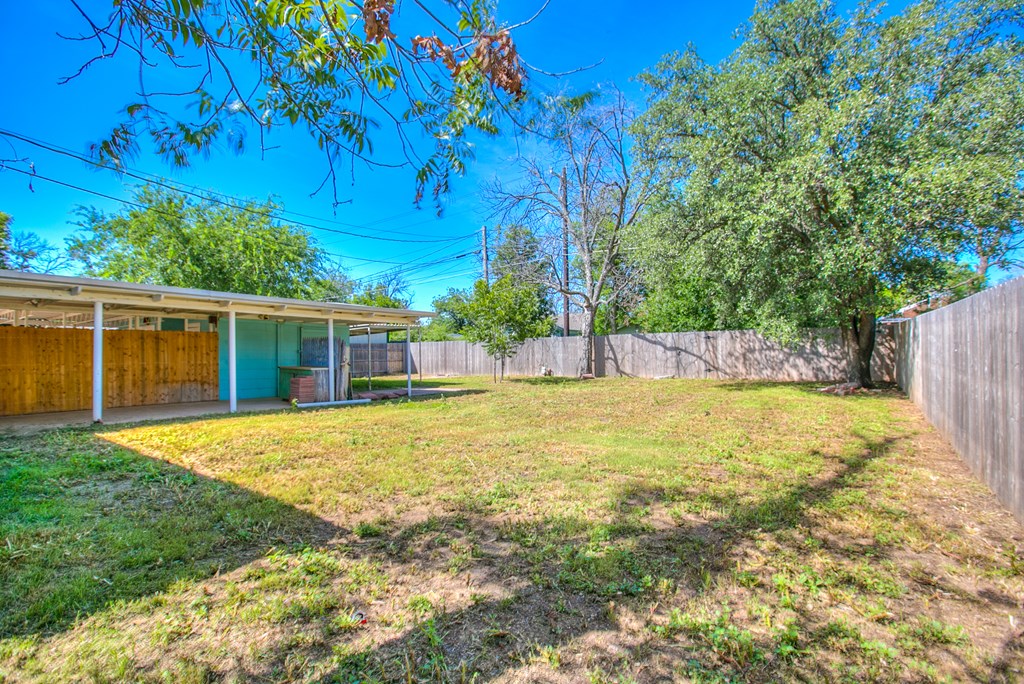 215 N Bishop St Property Photo 24
