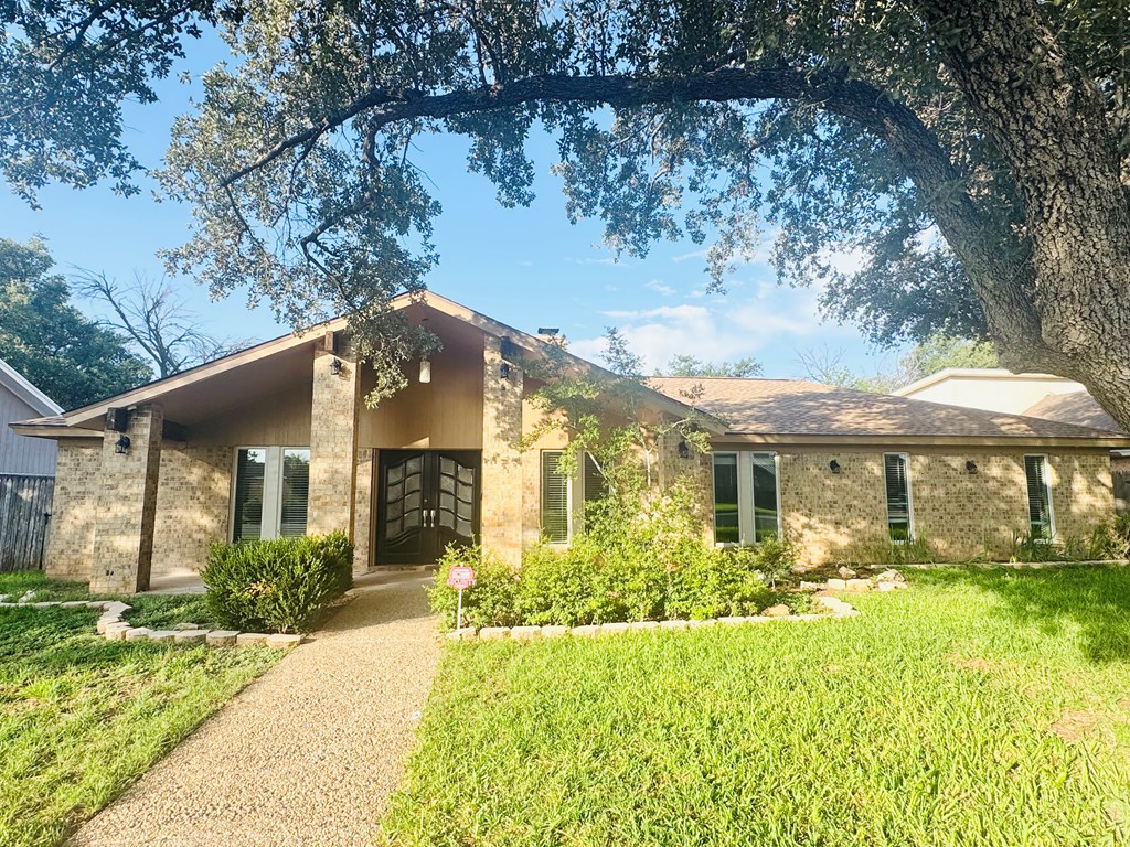 3605 Wildewood Dr Property Photo 2
