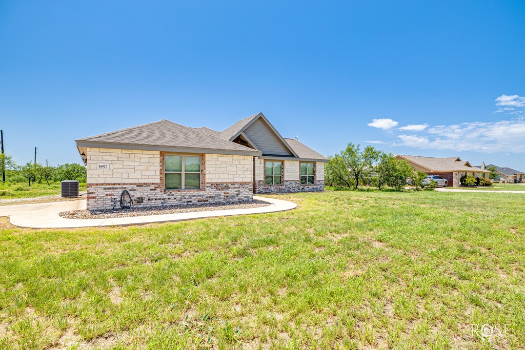 16927 Riata Trail Property Photo 5