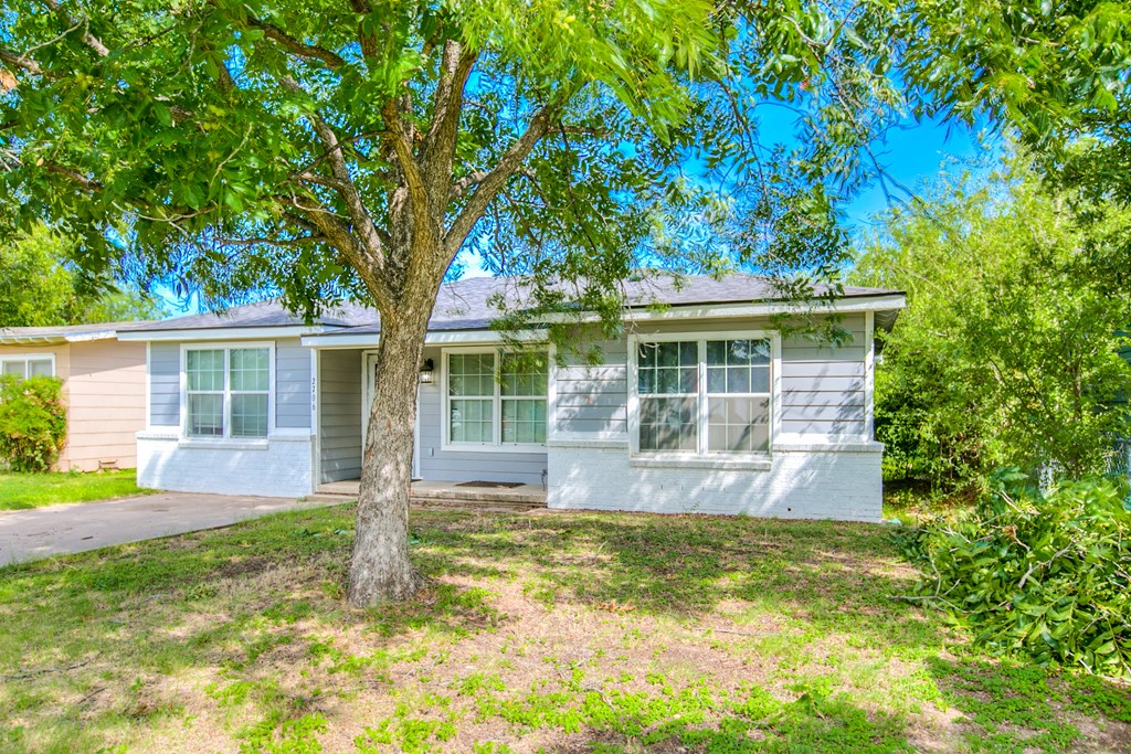 2706 Guadalupe St Property Photo 3