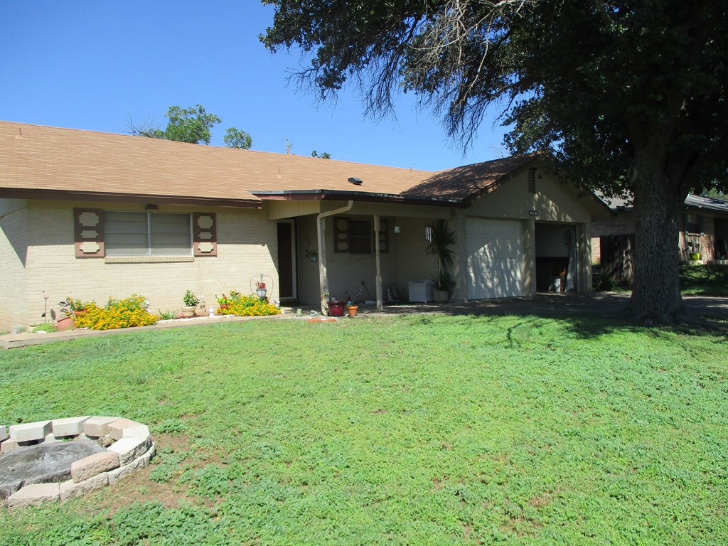 1709 Dove Creek Dr Property Photo 2