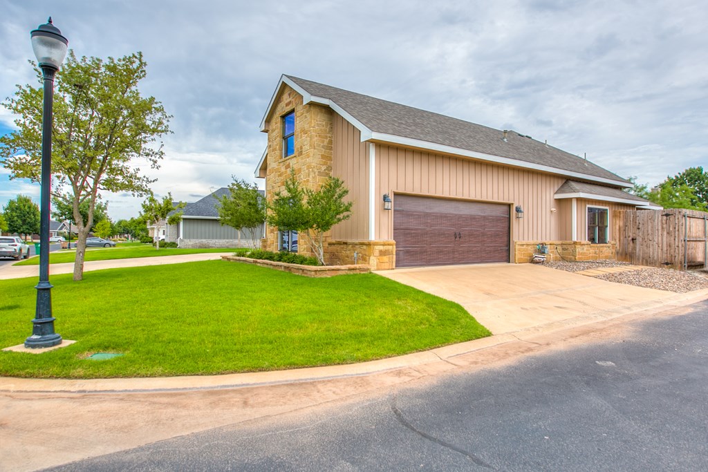 2033 Silver Creek Court Property Photo 4