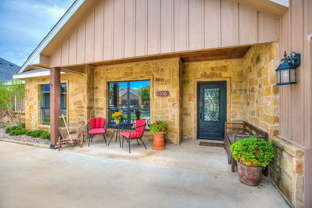 2033 Silver Creek Court Property Photo 6
