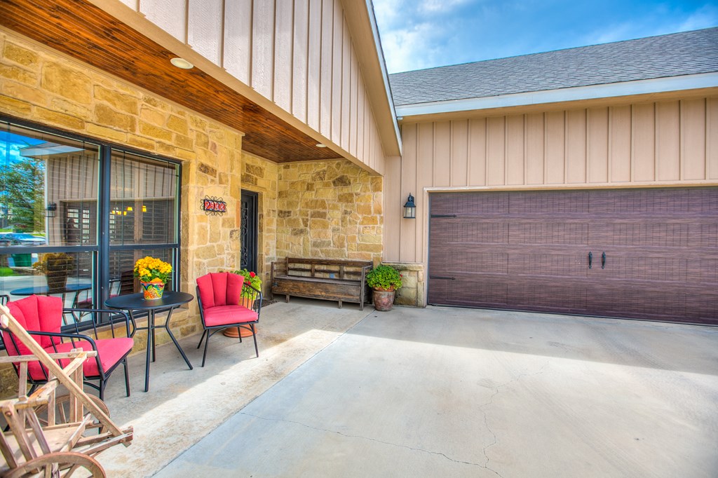 2033 Silver Creek Court Property Photo 7