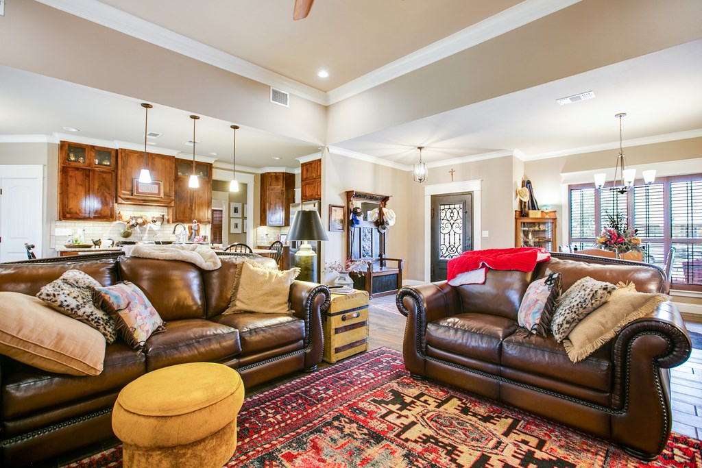 2033 Silver Creek Court Property Photo 12