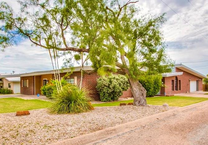 209 N Ave B Property Photo 1