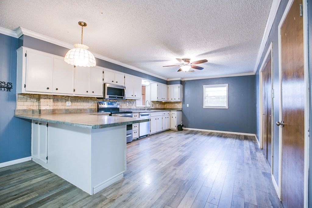 209 N Ave B Property Photo 9