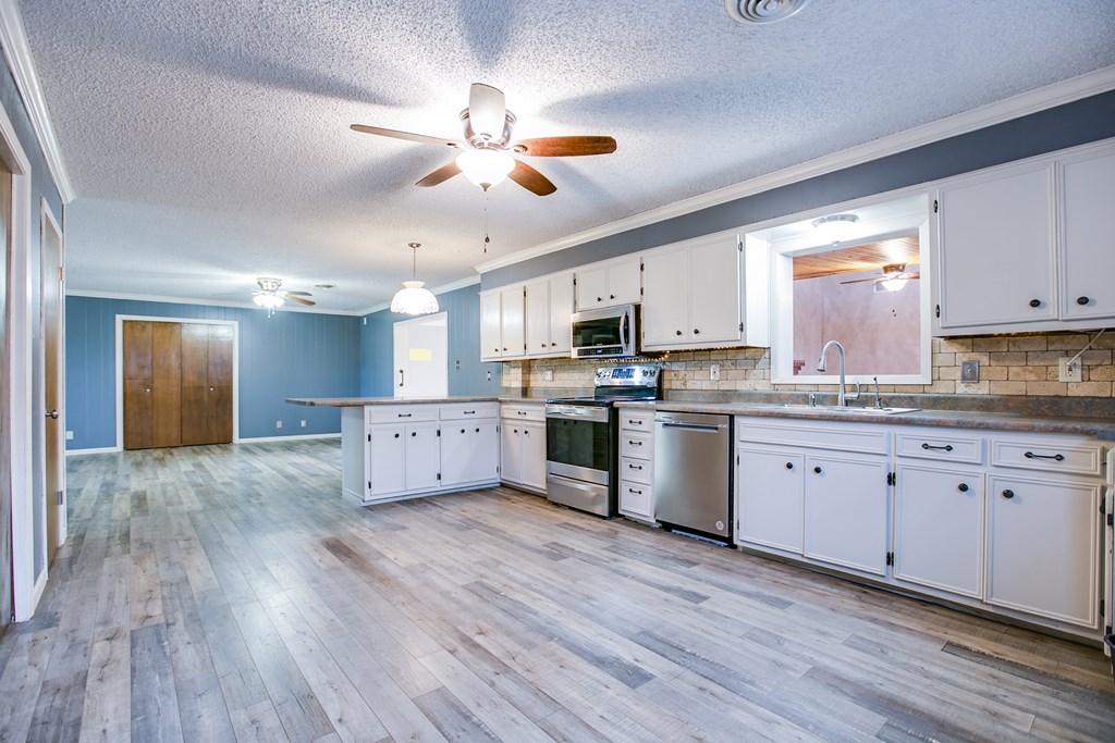 209 N Ave B Property Photo 10