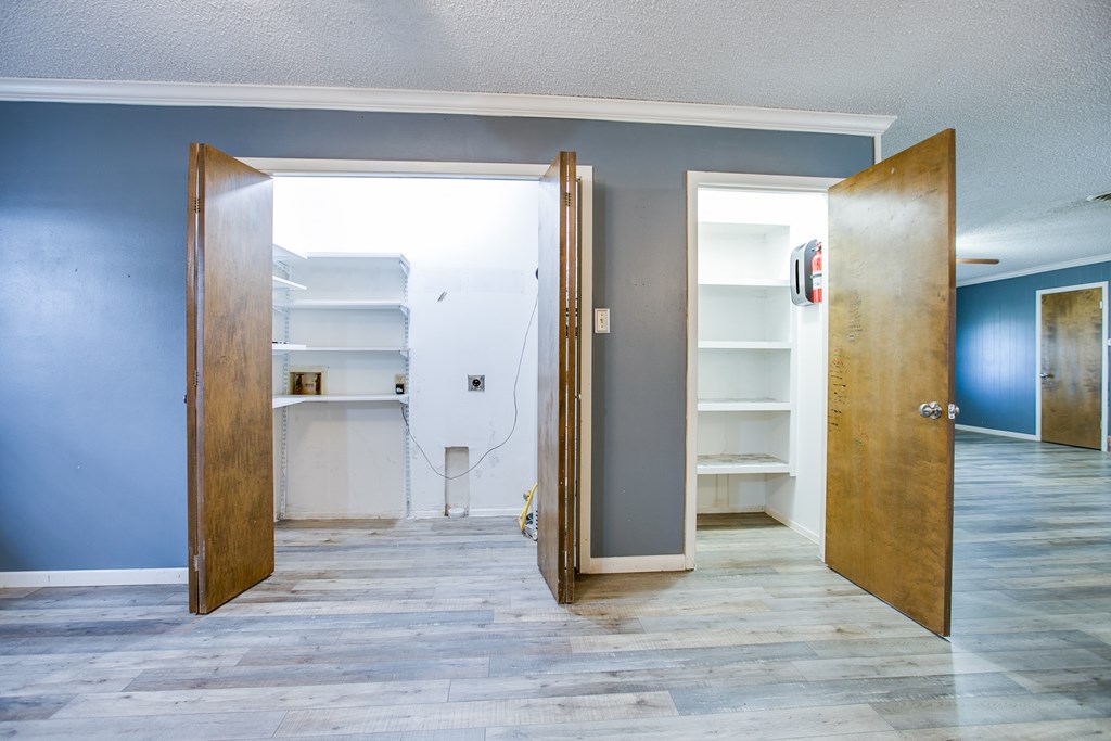 209 N Ave B Property Photo 11