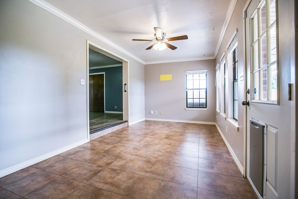 209 N Ave B Property Photo 12