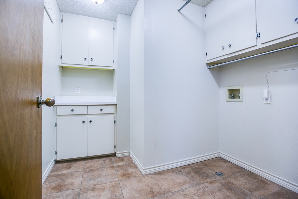 209 N Ave B Property Photo 14