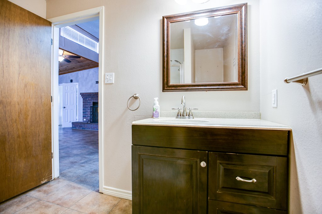 209 N Ave B Property Photo 15