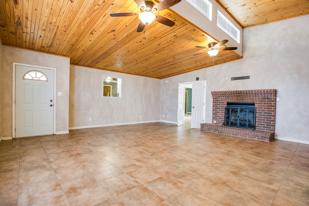 209 N Ave B Property Photo 17