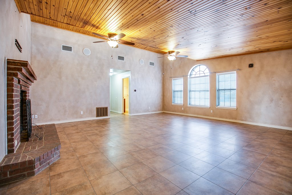 209 N Ave B Property Photo 18