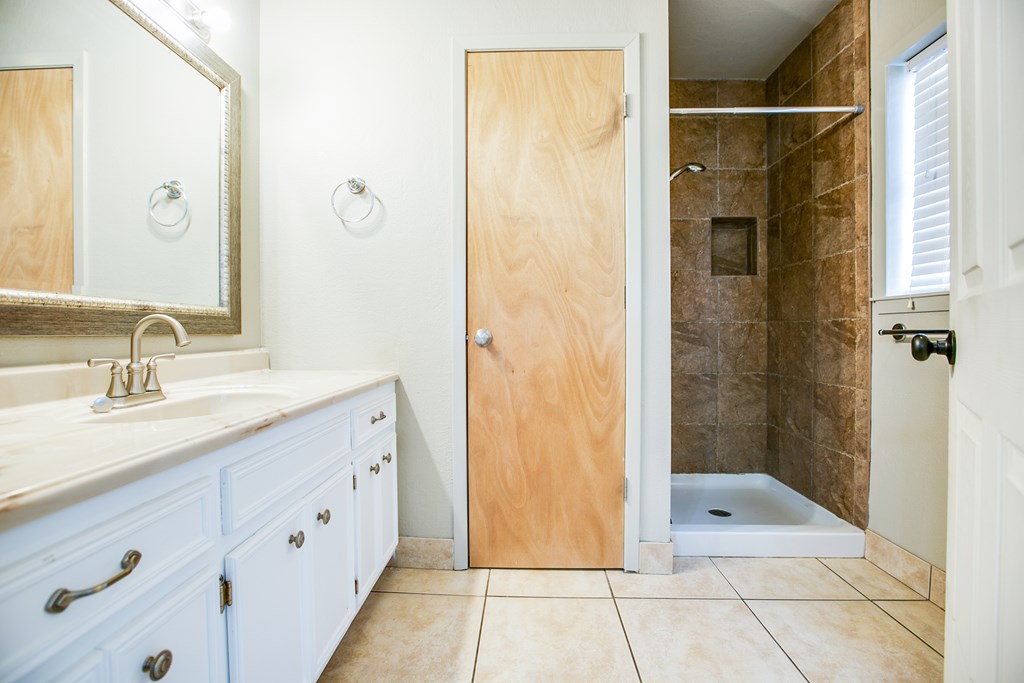 209 N Ave B Property Photo 21