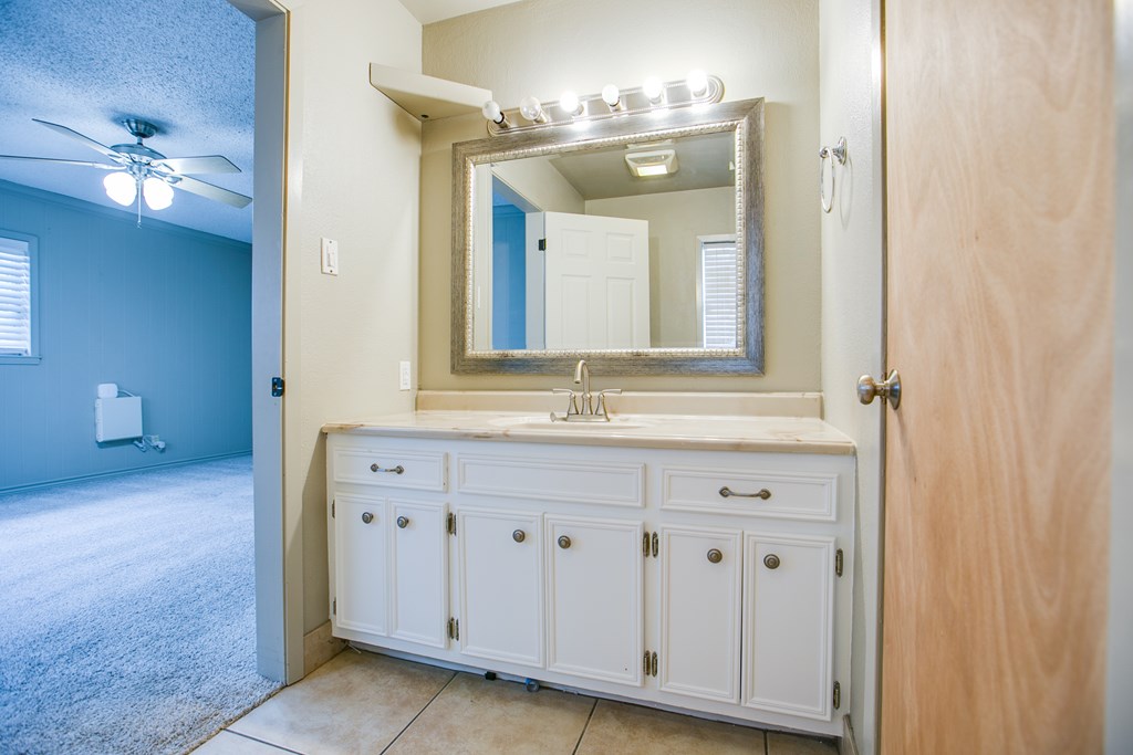 209 N Ave B Property Photo 22