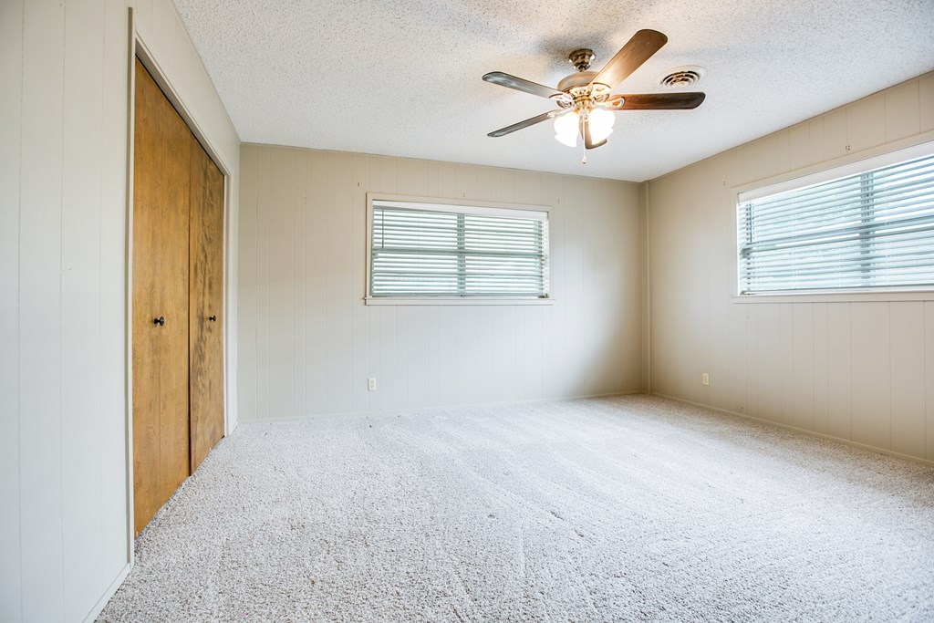 209 N Ave B Property Photo 23