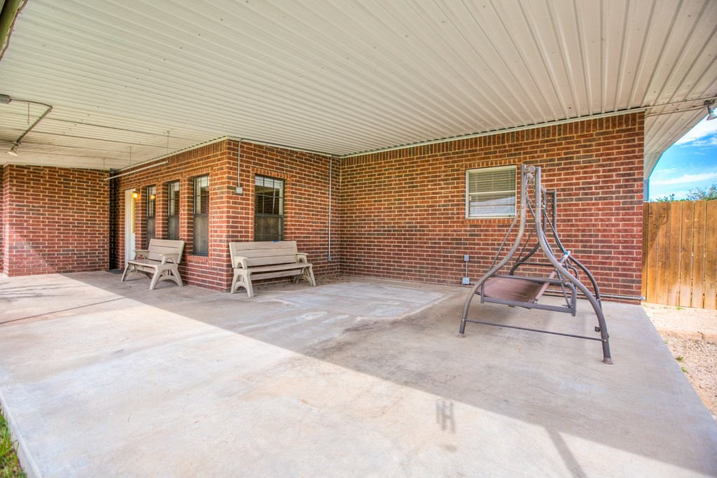 209 N Ave B Property Photo 27