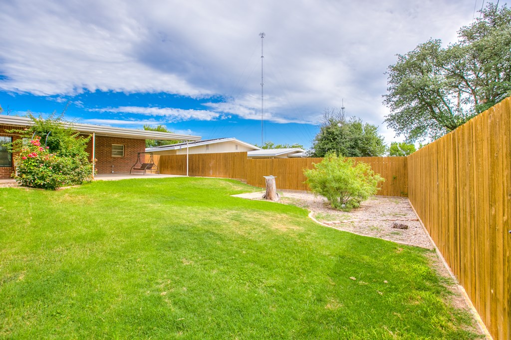 209 N Ave B Property Photo 29