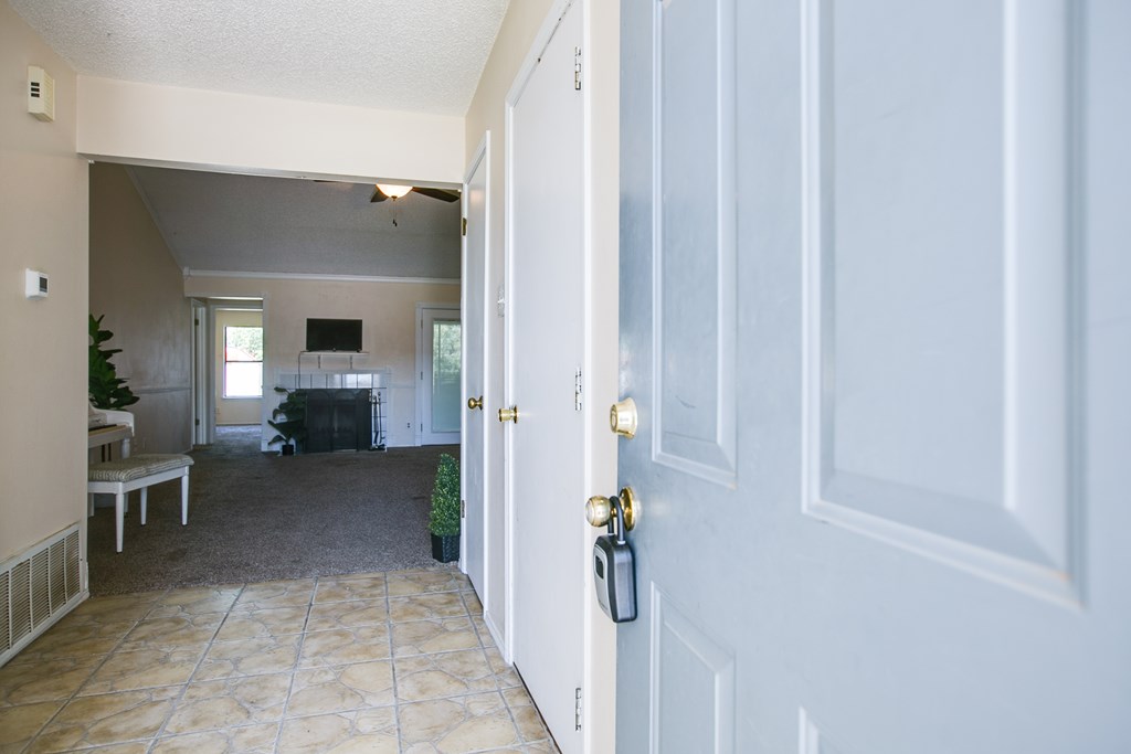 1821 La Mesa Lane Property Photo 6