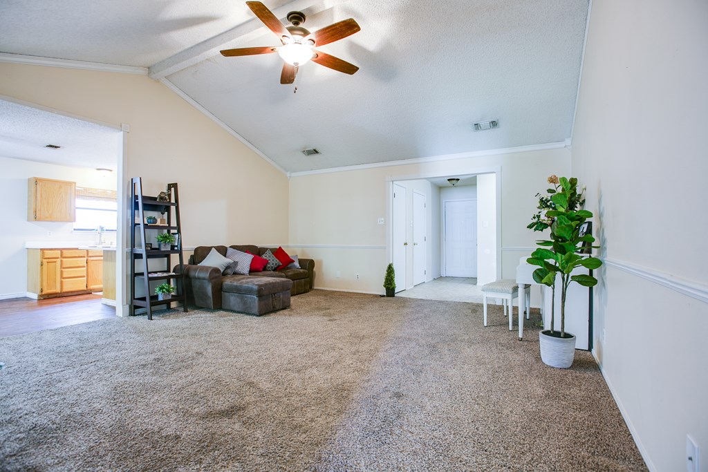 1821 La Mesa Lane Property Photo 9