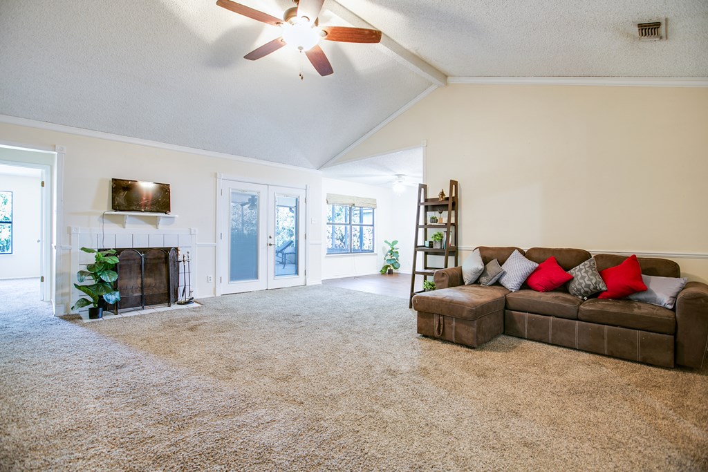 1821 La Mesa Lane Property Photo 10