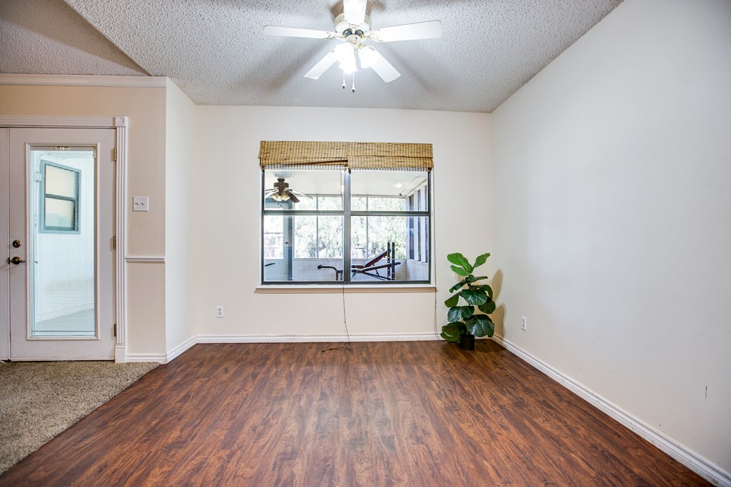 1821 La Mesa Lane Property Photo 11