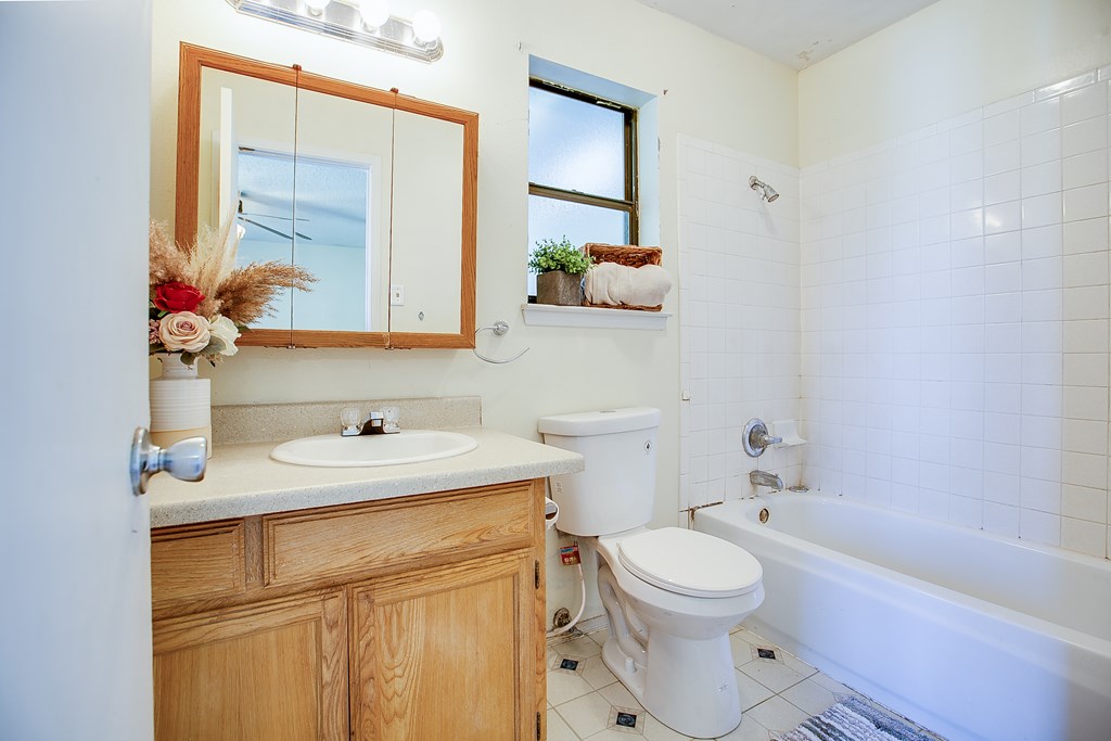 1821 La Mesa Lane Property Photo 24