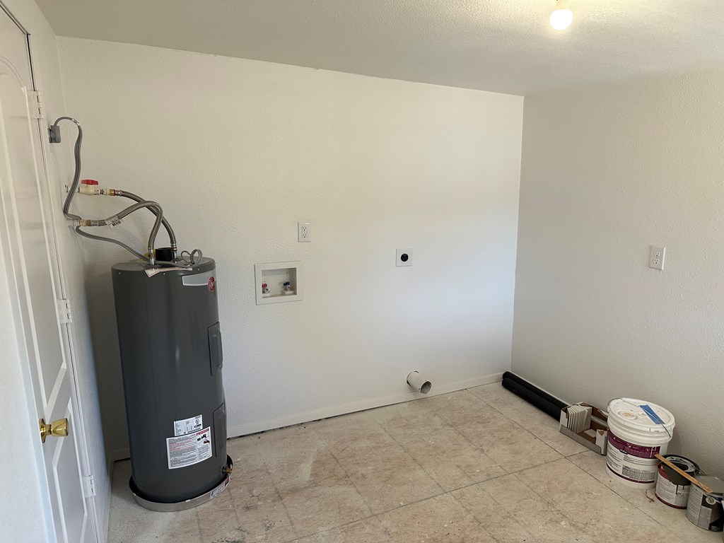 319 E 42nd St Property Photo 15