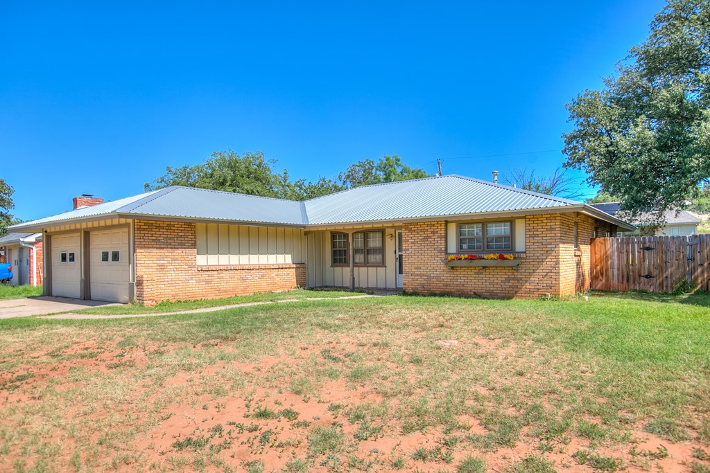 3518 Oxford Dr Property Photo 2