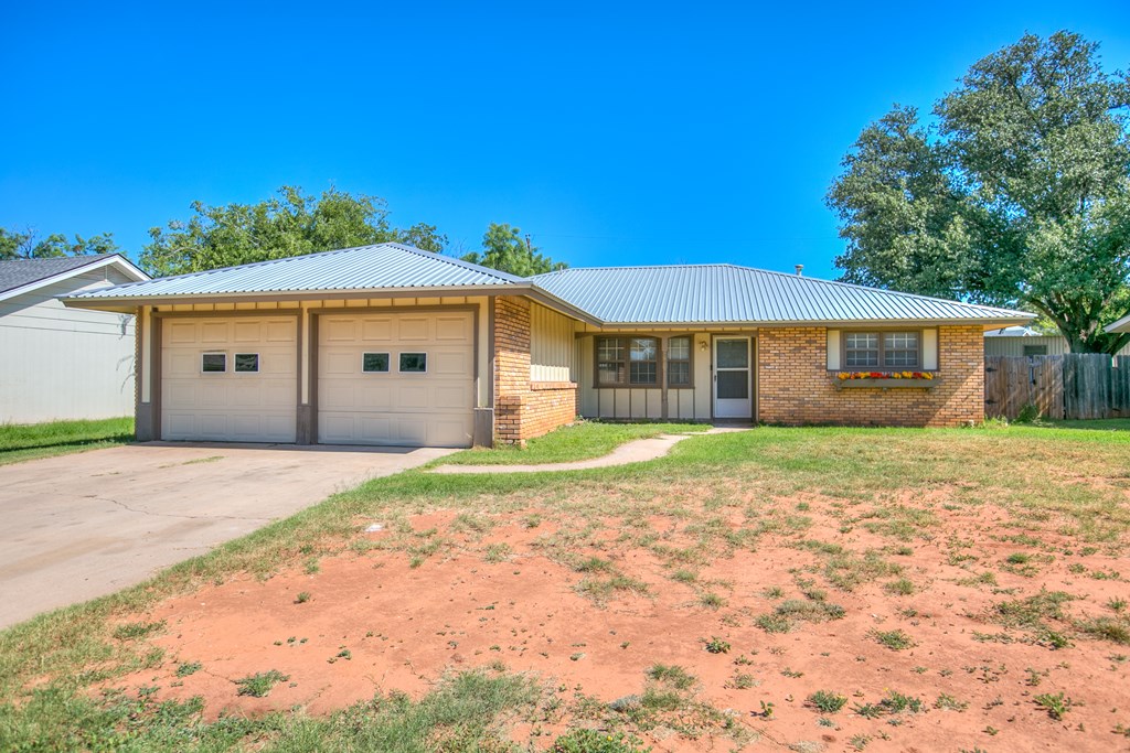 3518 Oxford Dr Property Photo 3